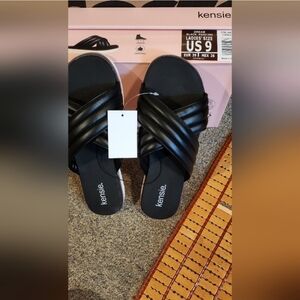 Kensie Ladies' Cross Band Sandal 1 pair new in box black size 9